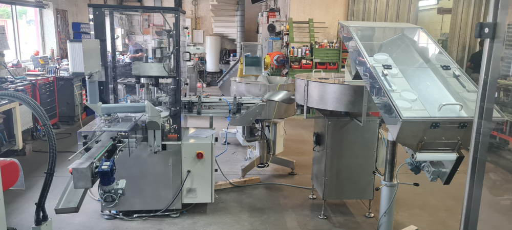 REMPLISSEUSE-VISSEUSE PKB pour pots REMPLISSEUSE-VISSEUSE PKB pour pots